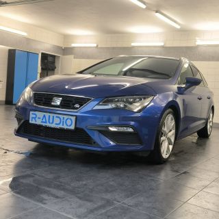 Seat Leon - montáž reproduktorů a subwooferu Fotogalerie a další info v článku u nás na webu: 👉 www.r-audio.cz #seat...